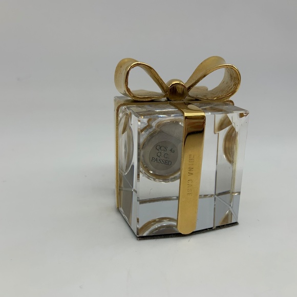 Vintage Timex Waterbury Clock Co. Collectible Mini Present Gift Clock Gold Tone - Picture 4 of 16